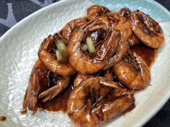 Quick-fried shrimps with oil