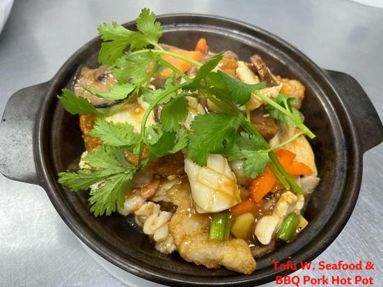 Tofu W.Seafood & BBQ Pork Hot Pot