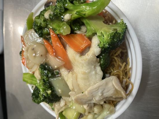 Chicken w/Mixed Vegetable Crispy Chow Mein
