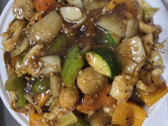 Chicken in black pepper sauce crispy chow mein 