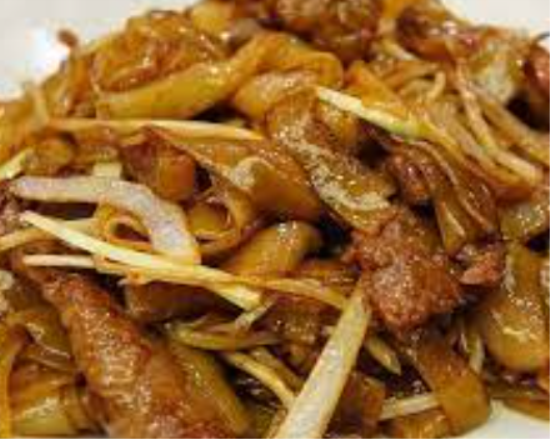 Stir Fried Beef with Rice Noodle & Soy Sauce