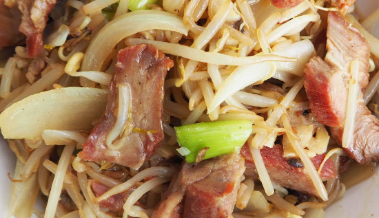 Barbecued Pork Bean Sprouts
