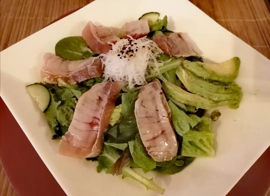 Tuna Tataki Salad